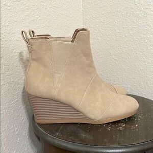 Tom’s Jillian wedge boots